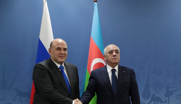 Baş nazir Əli Əsədov Soçidə Rusiya Hökumətinin sədri Mixail Mişustinlə görüşüb