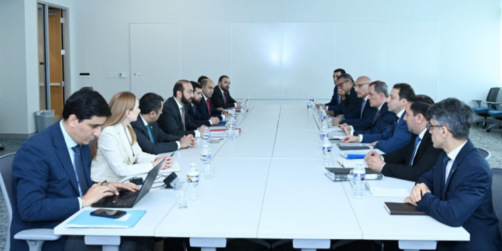 Azərbaycan və Ermənistan xarici işlər nazirlərinin ikitərəfli görüşü başlayıb