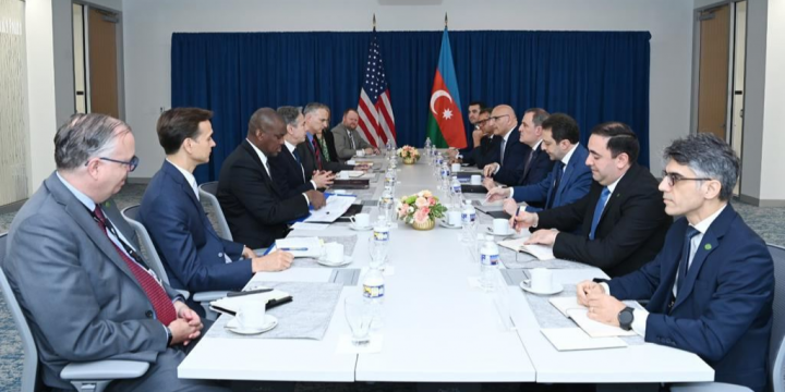 Ceyhun Bayramov ilə Entoni Blinken Azərbaycanla Ermənistan arasında sülh sazişi üzrə danışıqların perspektivlərini müzakirə ediblər