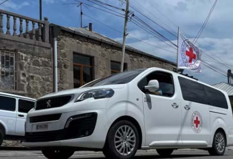 BQXK 15 xəstəni Qarabağdan Ermənistana maneəsiz aparıb