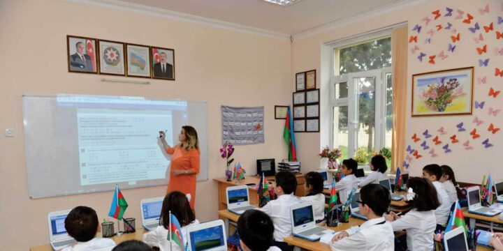 Müəllimlərin orta aylıq əməkhaqqı açıqlanıb