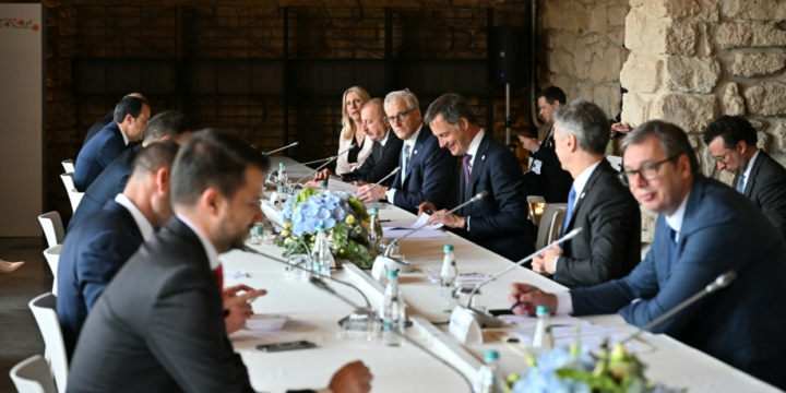 President Ilham Aliyev participated in roundtable on energy security in Chișinău
