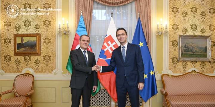 Ceyhun Bayramov Slovakiyanın Baş naziri ilə bir sıra məsələləri müzakirə edib