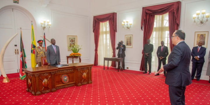 Azerbaijani Ambassador presents his credentials to President of Kenya