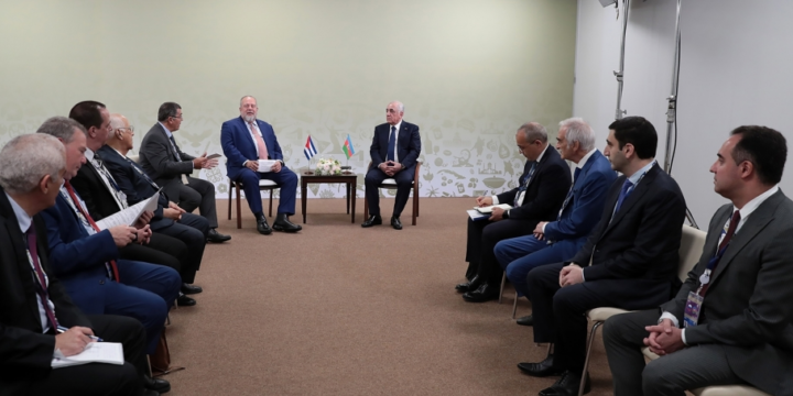 Prime Minister Ali Asadov meets with Cuban counterpart