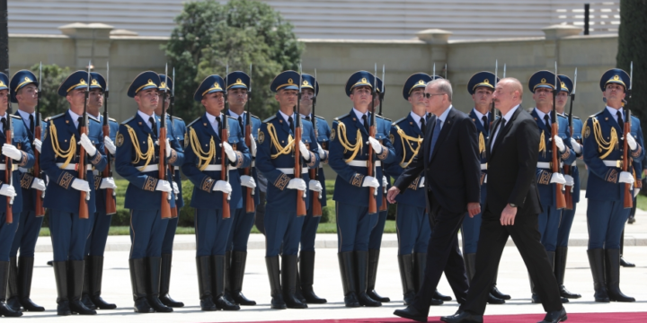 Azərbaycan Prezidentinin dəvəti ilə ölkəmizə dövlət səfərinə gələn Türkiyə Prezidenti Rəcəb Tayyib Ərdoğanın rəsmi qarşılanma mərasimi olub