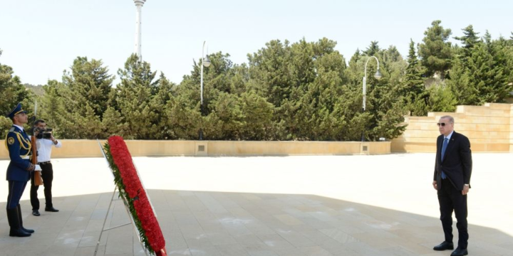 Prezident Rəcəb Tayyib Ərdoğan şəhidlərin xatirəsini ehtiramla yad edib