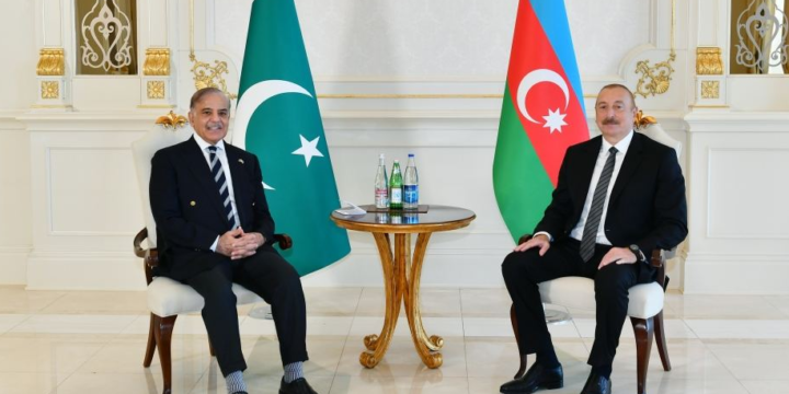 Prezident İlham Əliyevin Pakistanın Baş naziri Məhəmməd Şahbaz Şərif ilə təkbətək görüşü olub
