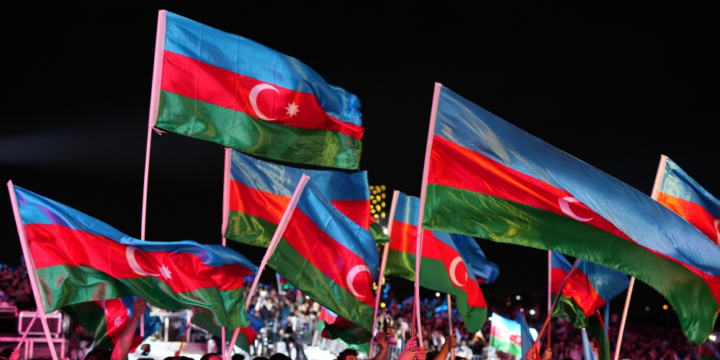 Milli Qurtuluş Günündə Heydər Əliyev Mərkəzinin parkında möhtəşəm konsert proqramı təqdim olunub