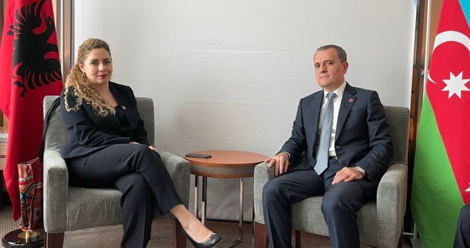 Ceyhun Bayramov Albaniyanın XİN başçısı ilə görüşüb