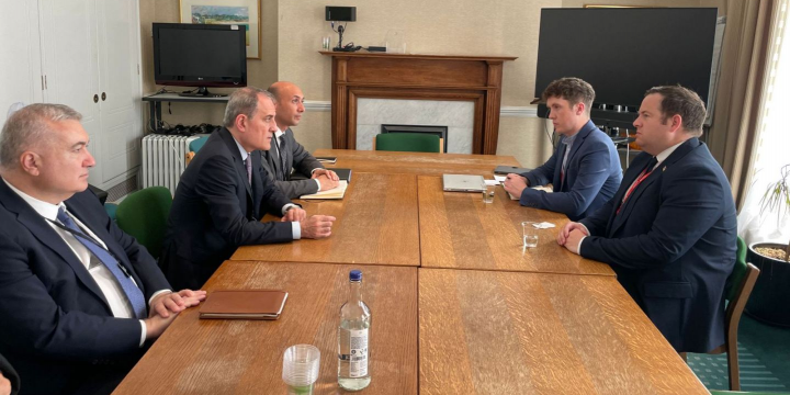 Ceyhun Bayramov Britaniyada bir sıra görüşlər keçirib