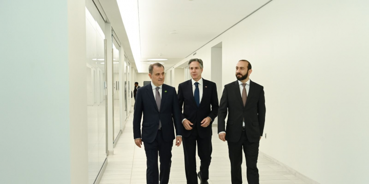 ABŞ dövlət katibi Entoni Blinken ilə Azərbaycan və Ermənistan xarici işlər nazirləri arasında üçtərəfli görüş olub