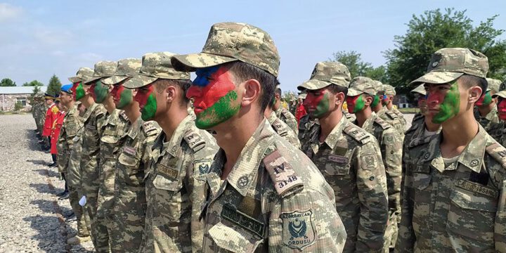 Komandoların buraxılış mərasimi keçirilib 