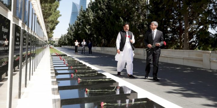 Pakistan nümayəndə heyəti Ümummilli Lider Heydər Əliyevin məzarını və Şəhidlər xiyabanını ziyarət edib