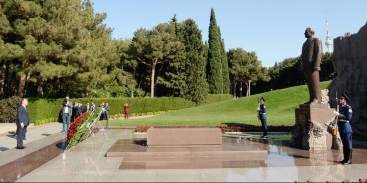 Albanian President Bajram Begaj visits tomb of Great Leader Heydar Aliyev