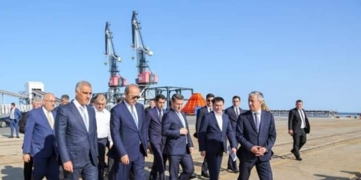 Uzbekistan’s Prime Minister visits Port of Baku