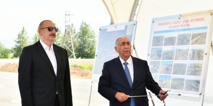Prezident İlham Əliyev Əhmədbəyli-Füzuli-Şuşa avtomobil yolunun 27 kilometrlik hissəsinin tikintisi ilə tanış olub
