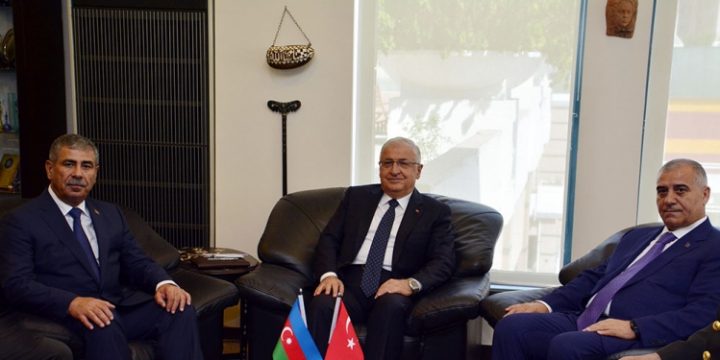 Müdafiə naziri türkiyəli həmkarı ilə görüşüb