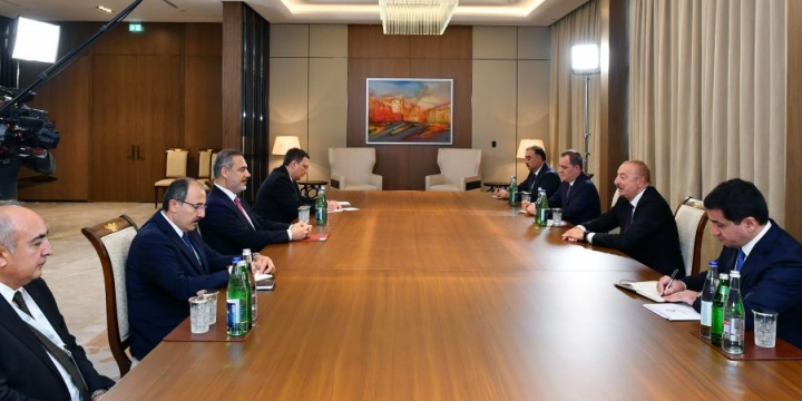 Prezident İlham Əliyev Türkiyənin xarici işlər nazirini qəbul edib