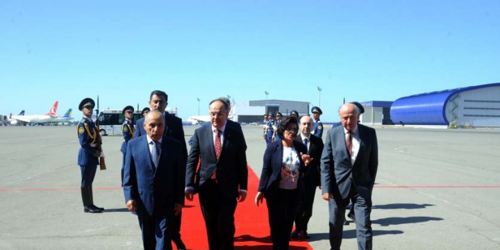 Albaniya Prezidenti Bayram Beqay Azərbaycana rəsmi səfərə gəlib