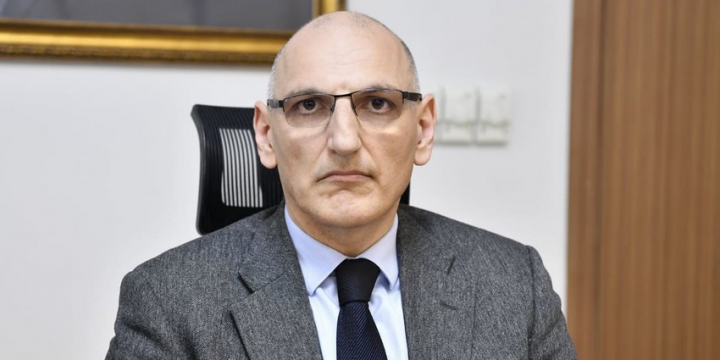 Elçin Əmirbəyov vəzifəsindən azad olunub