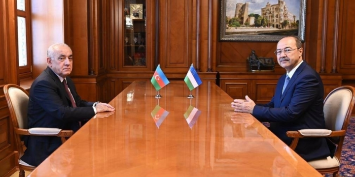 PM Abdulla Aripov invites his Azerbaijani counterpart to Uzbekistan