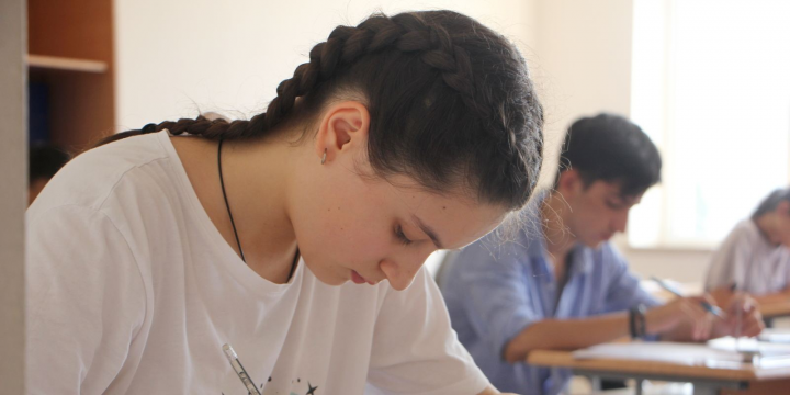 Peşə məktəblərinə tələbə qəbuluna start verilib