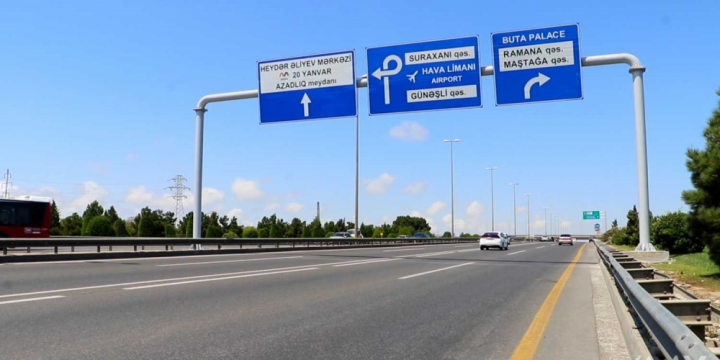 Heydər Əliyev prospektində yeni istiqamətverici lövhələr quraşdırılıb