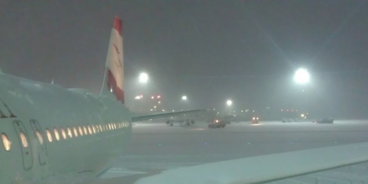 Over 700 US flights canceled, with more expected, due to weather