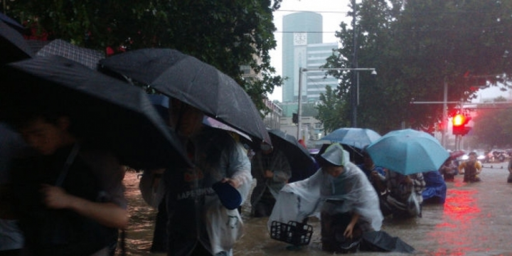 Pekində daşqın təhlükəsi səbəbindən 31 min nəfər təxliyə edilib