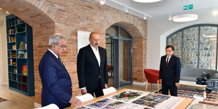 Prezident İlham Əliyev Qazax Müəllimlər Seminariyası ADA Universiteti Qazax Mərkəzində yaradılan şəraitlə tanış olub