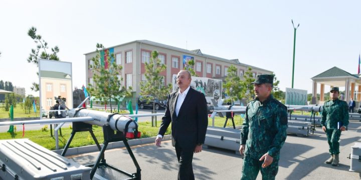 “Qazax” Əlahiddə Sərhəd Diviziyasının qarnizon kompleksində yaradılan şəraitlə tanışlıq 