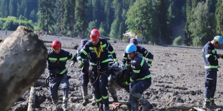 Gürcüstanda torpaq sürüşməsində ölənlərin sayı 12-yə çatıb