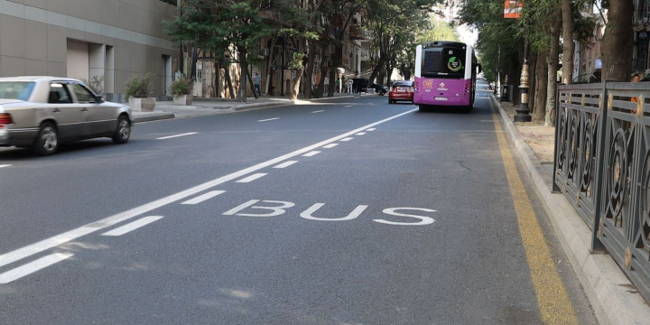 Bakıda daha bir küçədə avtobus zolağı təşkil edilib