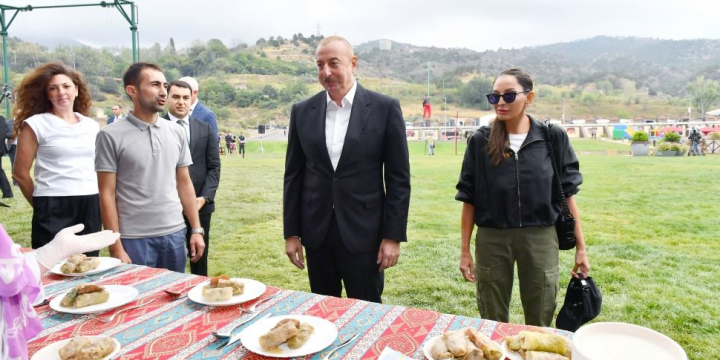 Prezident İlham Əliyev və Birinci xanım Mehriban Əliyeva Həkəri çayının sahilində keçirilən “Laçın Şəhəri Günü” bayram tədbirində iştirak ediblər 