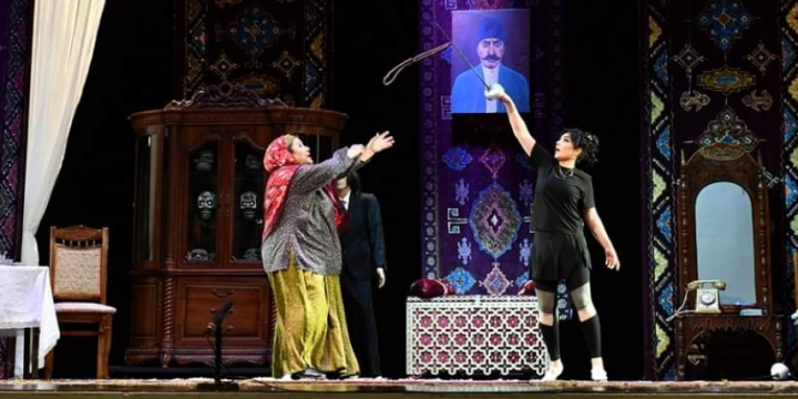 “Qayınana” tamaşası Bakıda maraqla qarşılanıb