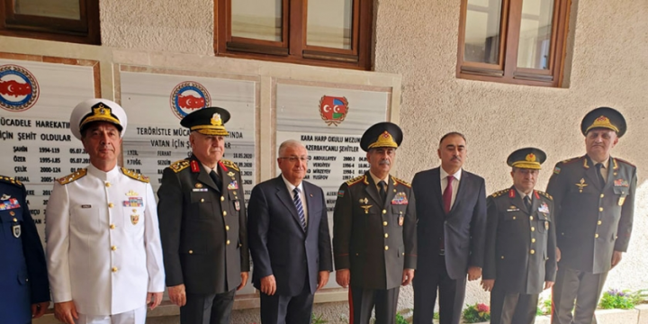 Azerbaijan’s defense minister attends graduation ceremony of Turkish Land Forces Academy