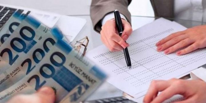 Azərbaycanda dövlət qulluqçularının aylıq vəzifə maaşları artırılıb – Fərman