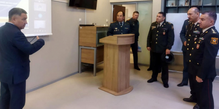 Azerbaijani, Kazakh delegations hold working meeting