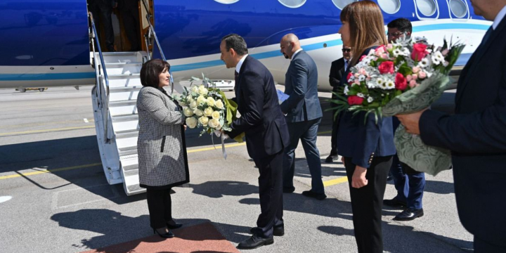 Sahibə Qafarova Bolqarıstana rəsmi səfərə gedib