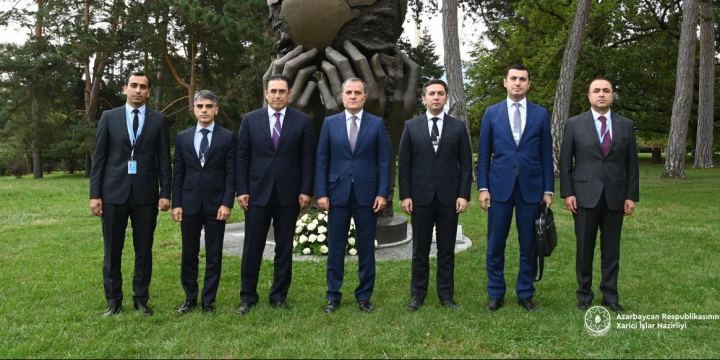 Ceyhun Bayramov Cenevrədə “Düşüncələr və Arzular” abidəsini ziyarət edib