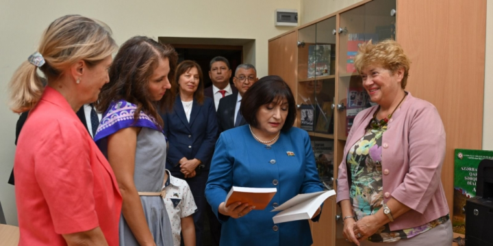 Speaker of Milli Majlis meets with Bulgarian students studying Azerbaijani language