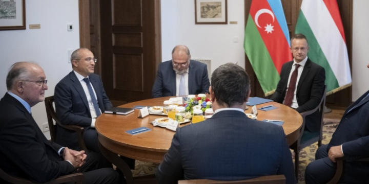 Azerbaijan, Hungary discuss development of relations