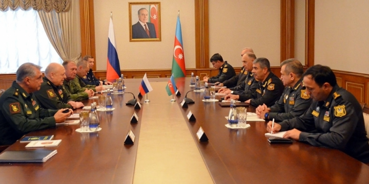 Azerbaijani defense minister meets with new commander of Russian peacekeeping forces