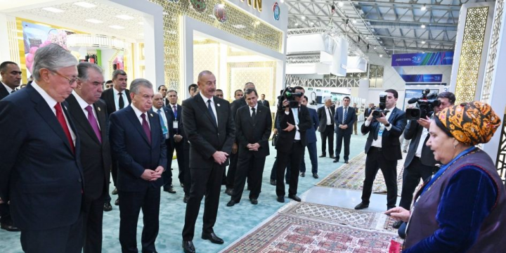 Düşənbədə 5-ci Məşvərət görüşündə iştirak edən dövlət başçıları “EKSPO Mərkəzi Asiya 2023” sərgisi ilə tanış olublar