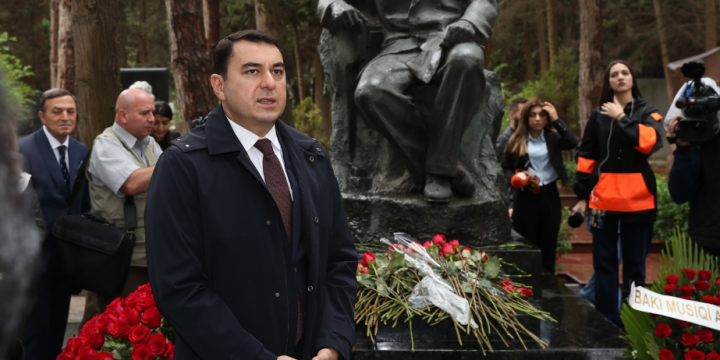Milli Musiqi Günü münasibətlə dahi bəstəkar Üzeyir Hacıbəylinin xatirəsi anılıb