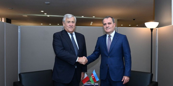 Ceyhun Bayramov İtaliyanın xarici işlər və beynəlxalq əməkdaşlıq naziri ilə görüşüb