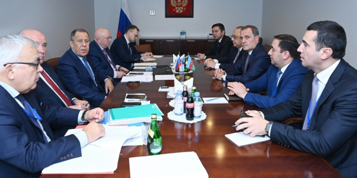 Azerbaijani, Russian FMs discuss latest situation in the region