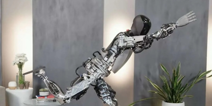 TeslaBot shows off new skills