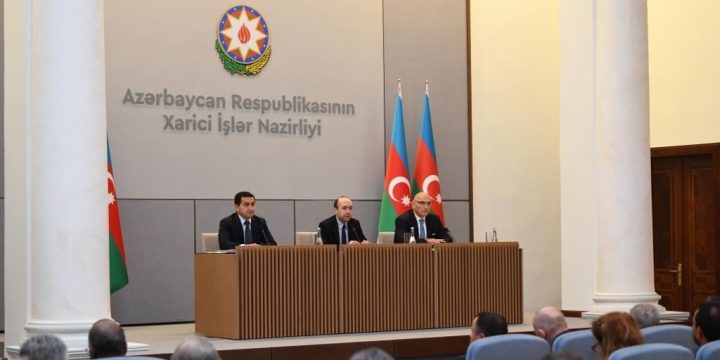 XİN brifinq keçirib